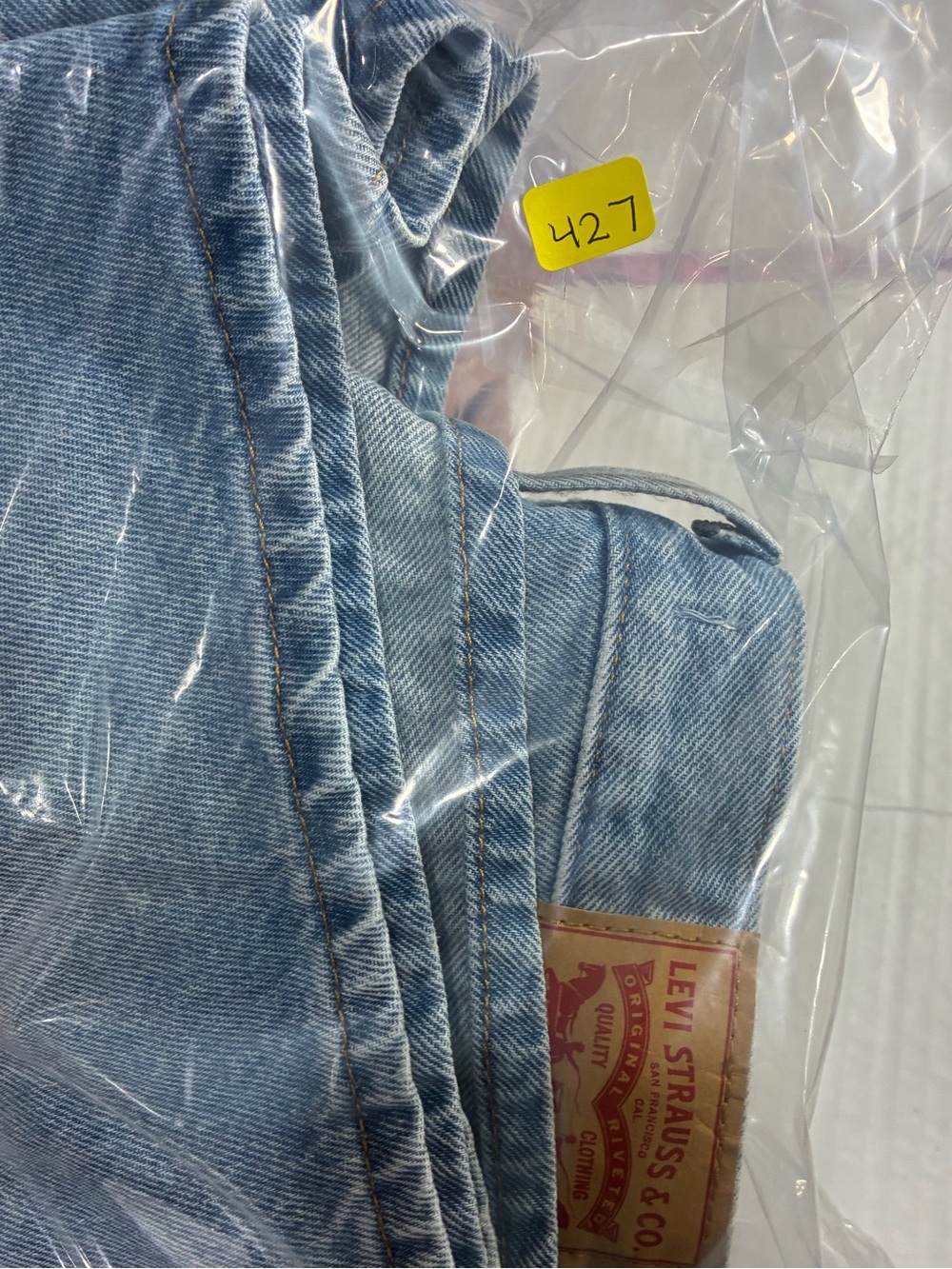 LEVI'S HIGH RISE MOM SHORT - Picture 16 of 16